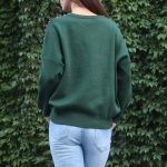 Zelený sveter s kamienkami